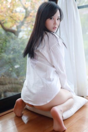 隔着衣服轻揉她的胸_蓝光超清在线观看